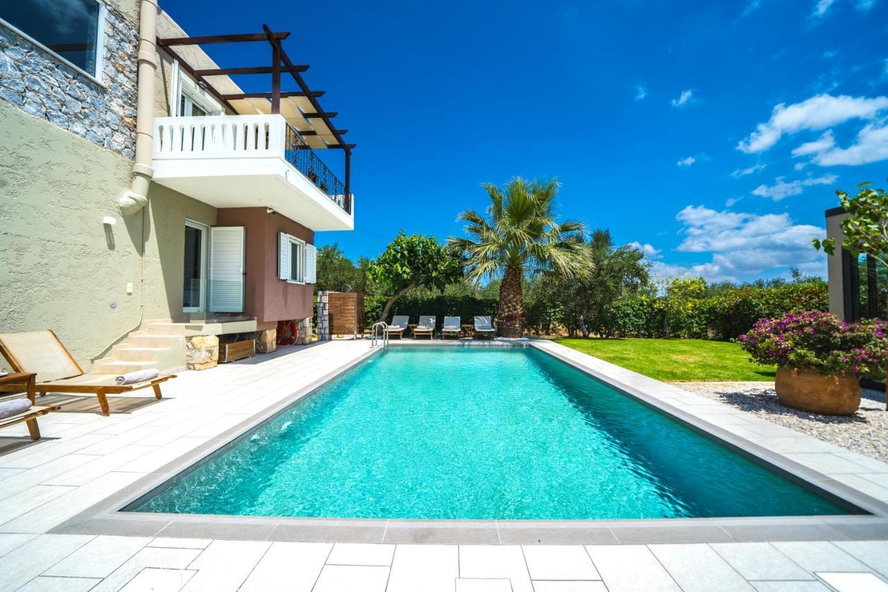 Petronila Luxury Kíssamos