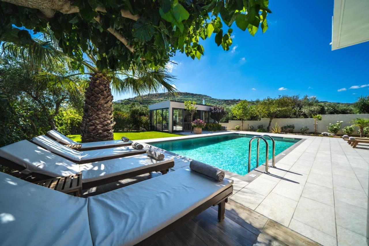 Petronila Luxury With Heated Private Pool Villa Kíssamos
