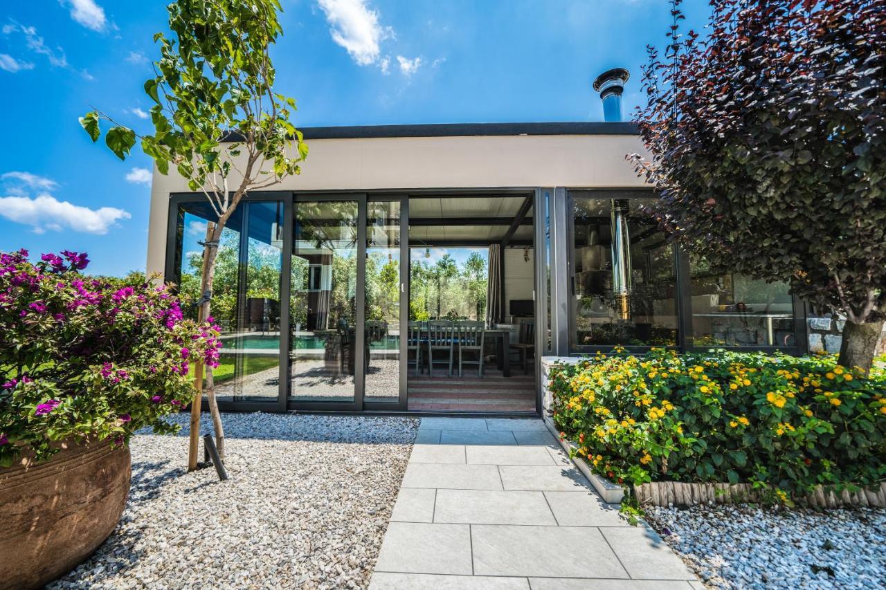 Villa Petronila Luxury With Heated Private Pool Kíssamos